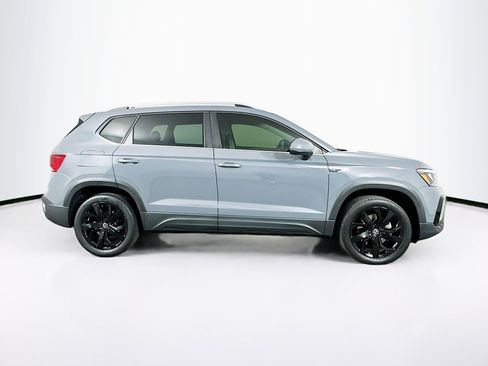 Used 2022 Volkswagen Taos SE w/ Panoramic Sunroof Package FWD image 10