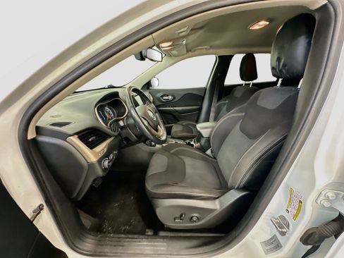 Used 2015 Jeep Cherokee Latitude w/ Comfort/Convenience Group AWD/4WD image 13