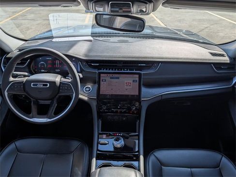 Used 2023 Jeep Grand Cherokee Limited w/ Black Appearance Package image 23