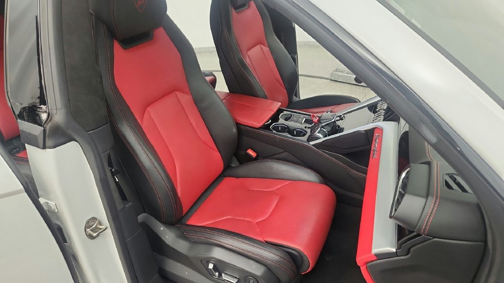Used 2020 Lamborghini Urus AWD/4WD image 48