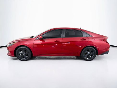 Used 2022 Hyundai Elantra SEL FWD image 2