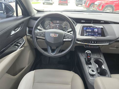 Certified 2023 Cadillac XT4 Luxury w/ Cold Weather Package FWD image 14