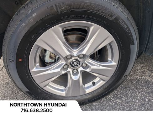 Used 2025 Toyota RAV4 XLE image 43