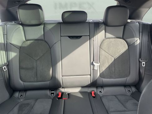 Used 2021 Porsche Macan image 12