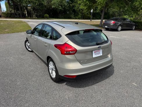 Used 2015 Ford Focus SE FWD image 4