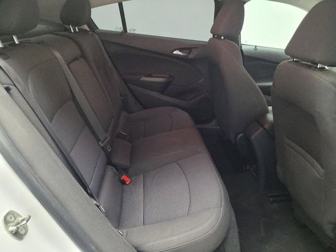 Used 2018 Chevrolet Cruze LT image 19