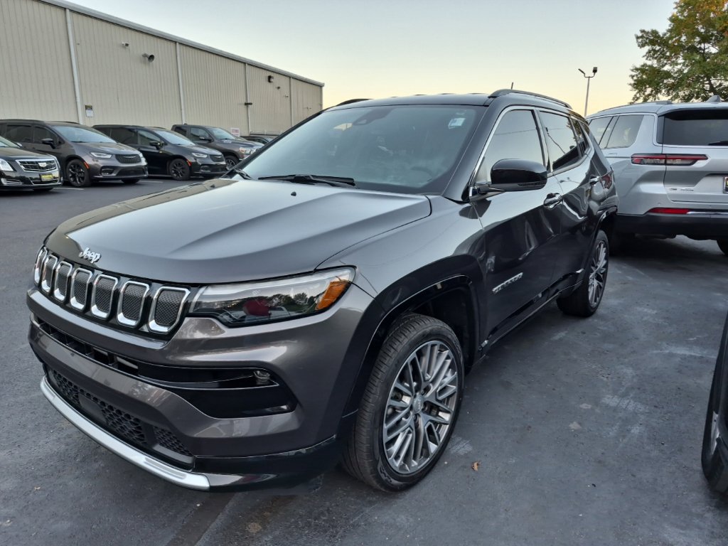 Used 2022 Jeep Compass Limited w/ Elite Group AWD/4WD image 2