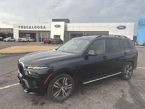 Used 2023 BMW X7 xDrive40i w/ M Sport Package AWD/4WD image 4