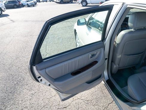 Used 2000 Toyota Avalon XLS image 11