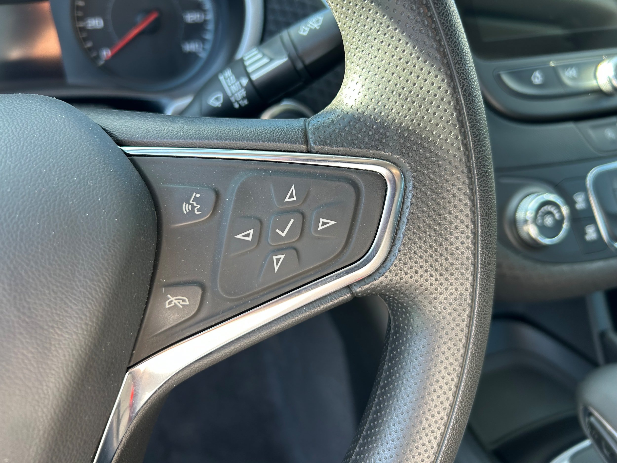 Used 2023 Chevrolet Malibu LS FWD image 13