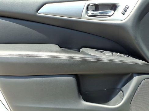 Used 2020 Nissan Pathfinder SL FWD image 24