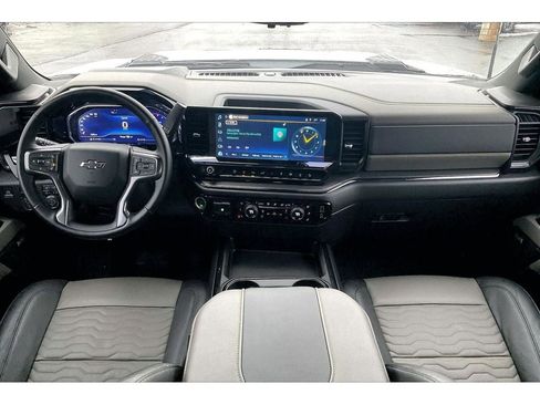 Used 2025 Chevrolet Silverado 2500 ZR2 w/ Technology Package image 17