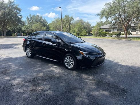 Used 2025 Toyota Corolla LE w/ LE Premium Package FWD image 6