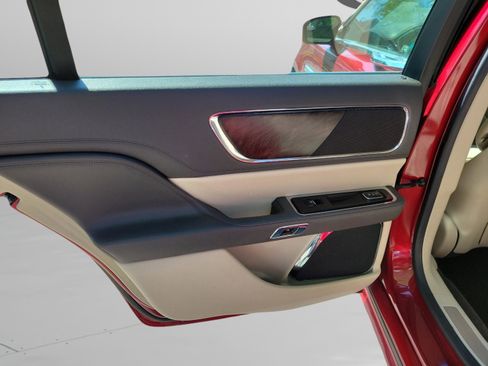 Used 2017 Lincoln Continental Select FWD image 27