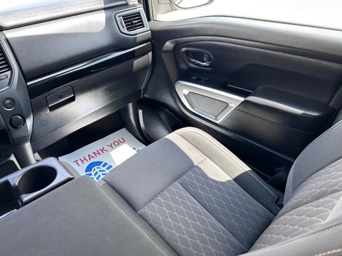 Used 2023 Nissan Titan SV image 14