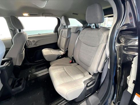 Used 2022 Toyota Sienna LE image 24