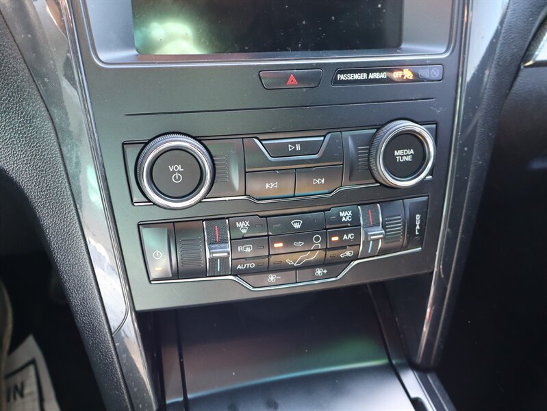 Used 2018 Ford Explorer XLT w/ Equipment Group 201A AWD/4WD image 25