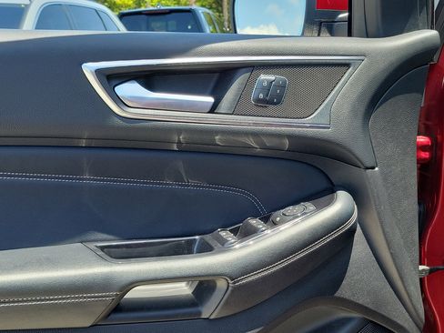 Used 2017 Ford Edge Titanium w/ Equipment Group 302A AWD/4WD image 25