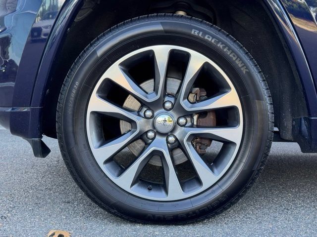 Used 2017 Jeep Grand Cherokee Overland AWD/4WD image 7