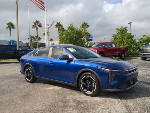 Used 2025 Kia K4 EX image 2