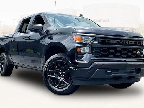 Used 2025 Chevrolet Silverado 1500 Custom AWD/4WD image 3