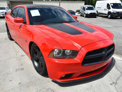 Used 2014 Dodge Charger R/T RWD image 4
