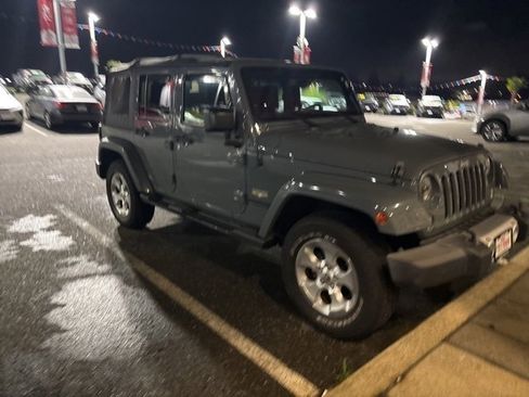 Used 2015 Jeep Wrangler Unlimited Sahara image 5