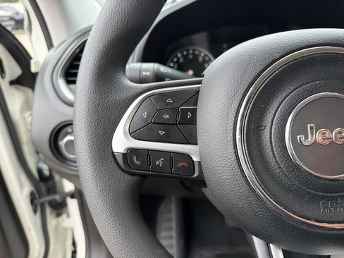 Used 2023 Jeep Renegade Latitude AWD/4WD image 16