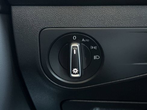 Used 2022 Volkswagen Tiguan SE image 31