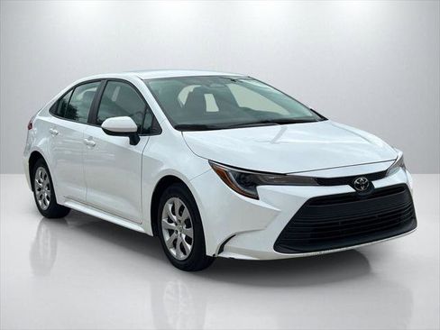 Certified 2025 Toyota Corolla LE FWD image 3