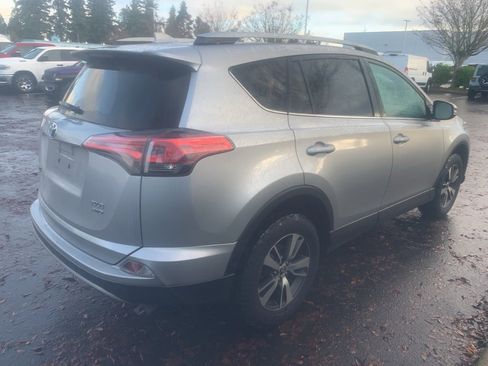 Used 2018 Toyota RAV4 XLE image 3