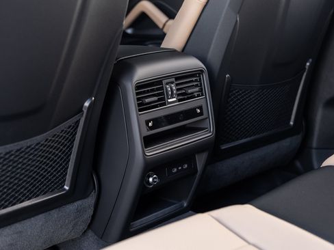 Certified 2026 Porsche Cayenne AWD/4WD image 34