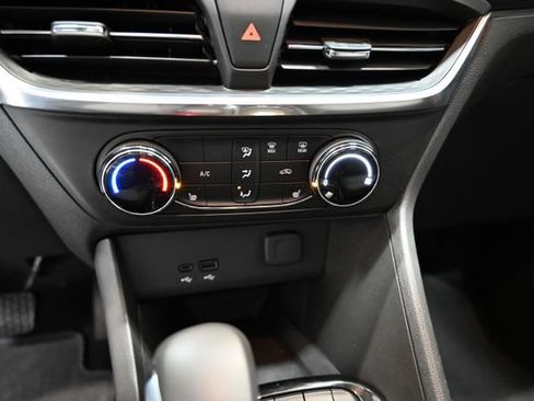 Used 2024 Buick Encore GX Preferred w/ Comfort Package image 17