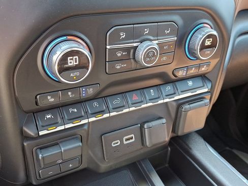 Used 2019 Chevrolet Silverado 1500 High Country w/ High Country Premium Package AWD/4WD image 17