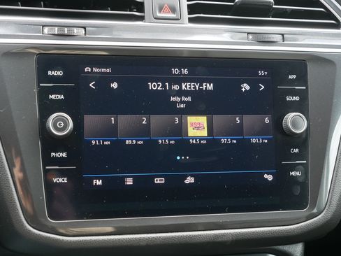 Used 2019 Volkswagen Tiguan SE image 22