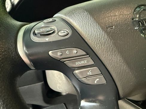 Used 2017 Nissan Pathfinder S image 20