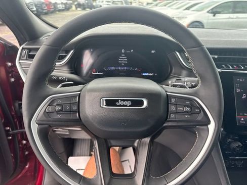 Used 2025 Jeep Grand Cherokee L Laredo AWD/4WD image 19