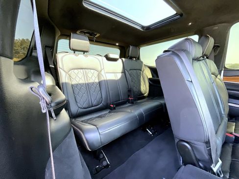 Used 2022 Jeep Grand Wagoneer Series III w/ Flexible Seating Group AWD/4WD image 19