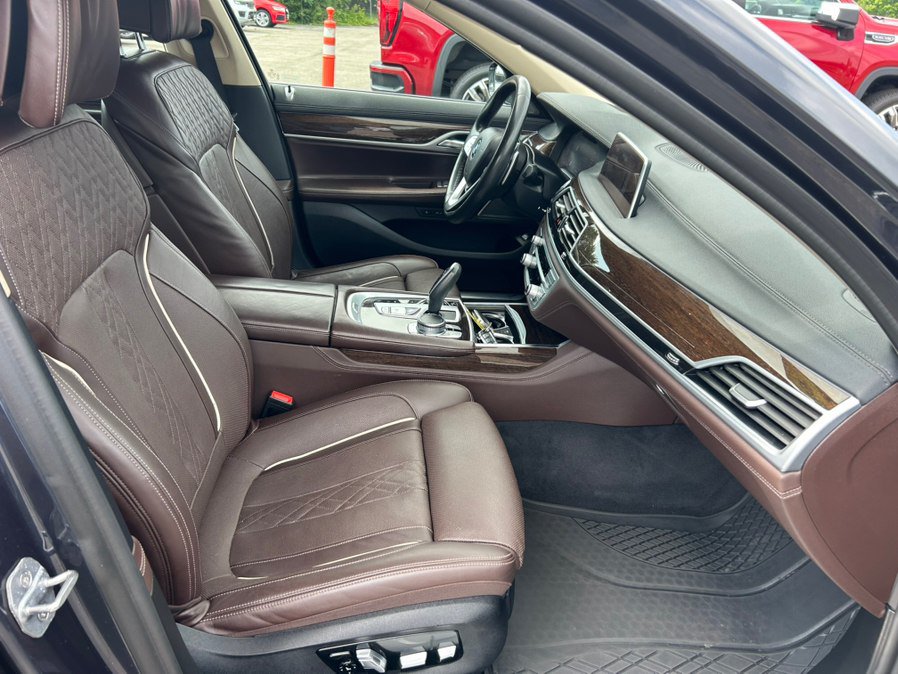 Used 2020 BMW 750i xDrive AWD/4WD image 24