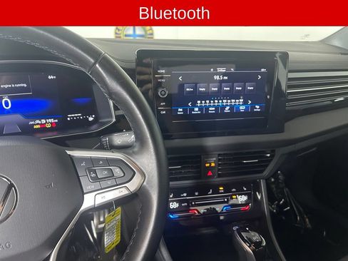 Used 2025 Volkswagen Jetta Sport FWD image 3