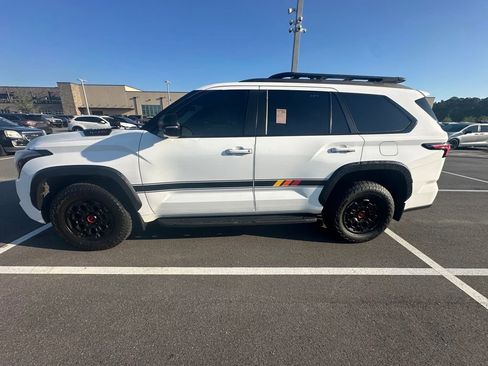 Used 2025 Toyota Sequoia TRD Pro AWD/4WD image 4