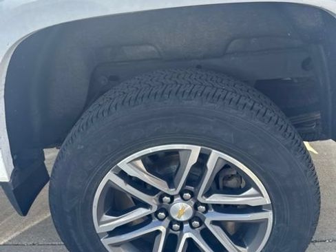 Used 2022 Chevrolet Colorado W/T w/ Custom Special Edition AWD/4WD image 8
