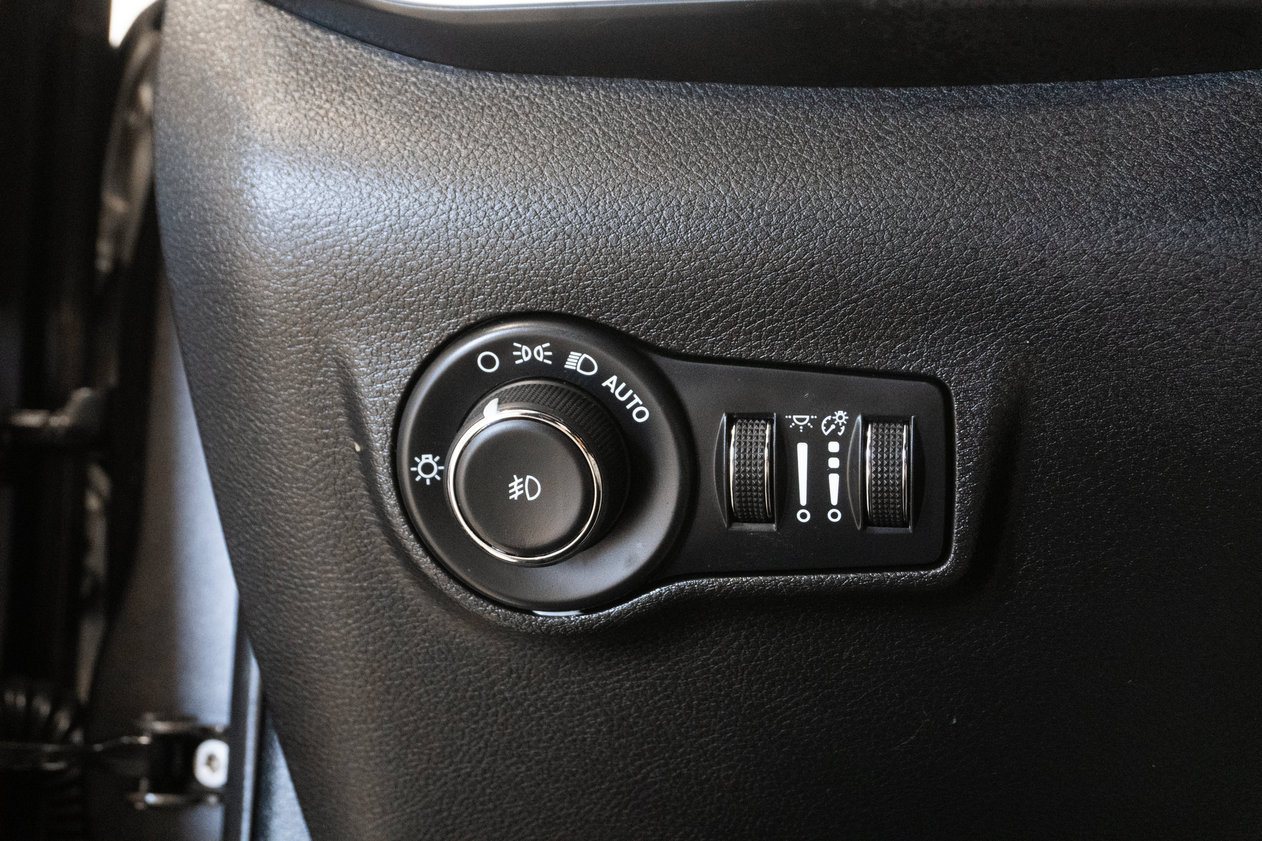 Used 2024 Jeep Compass Latitude w/ Convenience Group AWD/4WD image 16