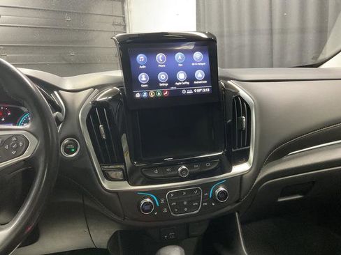 Used 2021 Chevrolet Traverse LT w/ LT Premium Package image 27