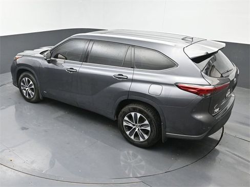 Used 2022 Toyota Highlander XLE image 32