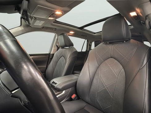 Used 2021 Toyota Highlander Platinum AWD/4WD image 30