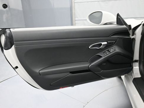 Certified 2025 Porsche 718 Boxster RWD image 15