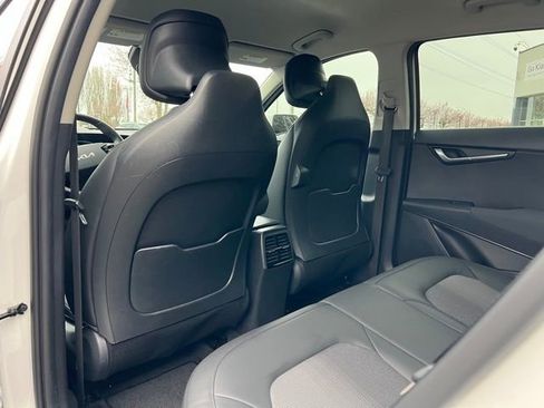Certified 2023 Kia Niro EX image 11