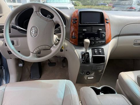 Used 2009 Toyota Sienna FWD image 13