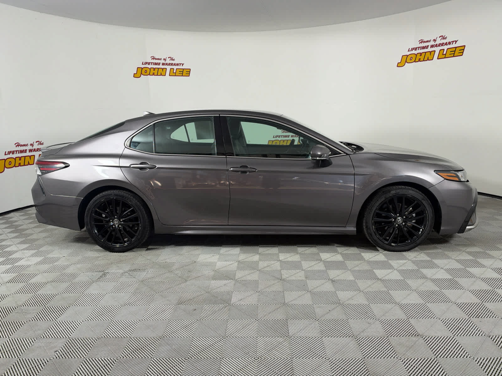 Used 2024 Toyota Camry XSE FWD image 7